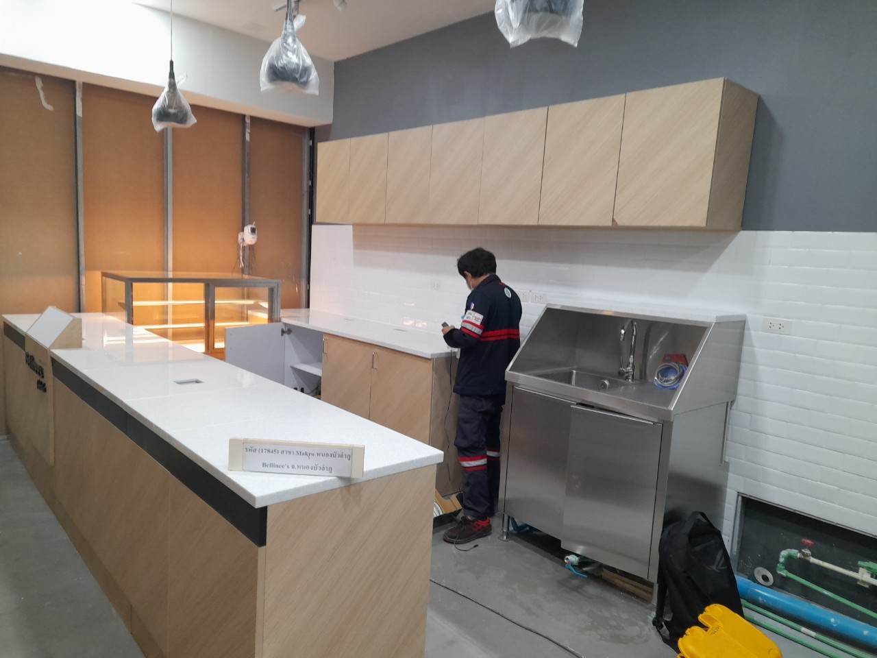รับออกแบบตกแต่งภายใน และ รับทำเฟอร์นิเจอร์โครงการ ร้าน Bellinee's